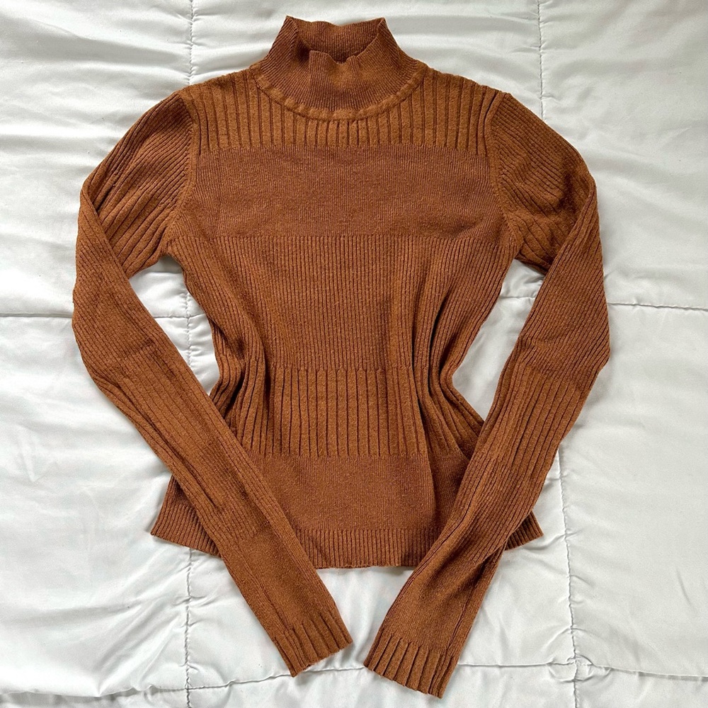 Ribbed Cropped Turtleneck